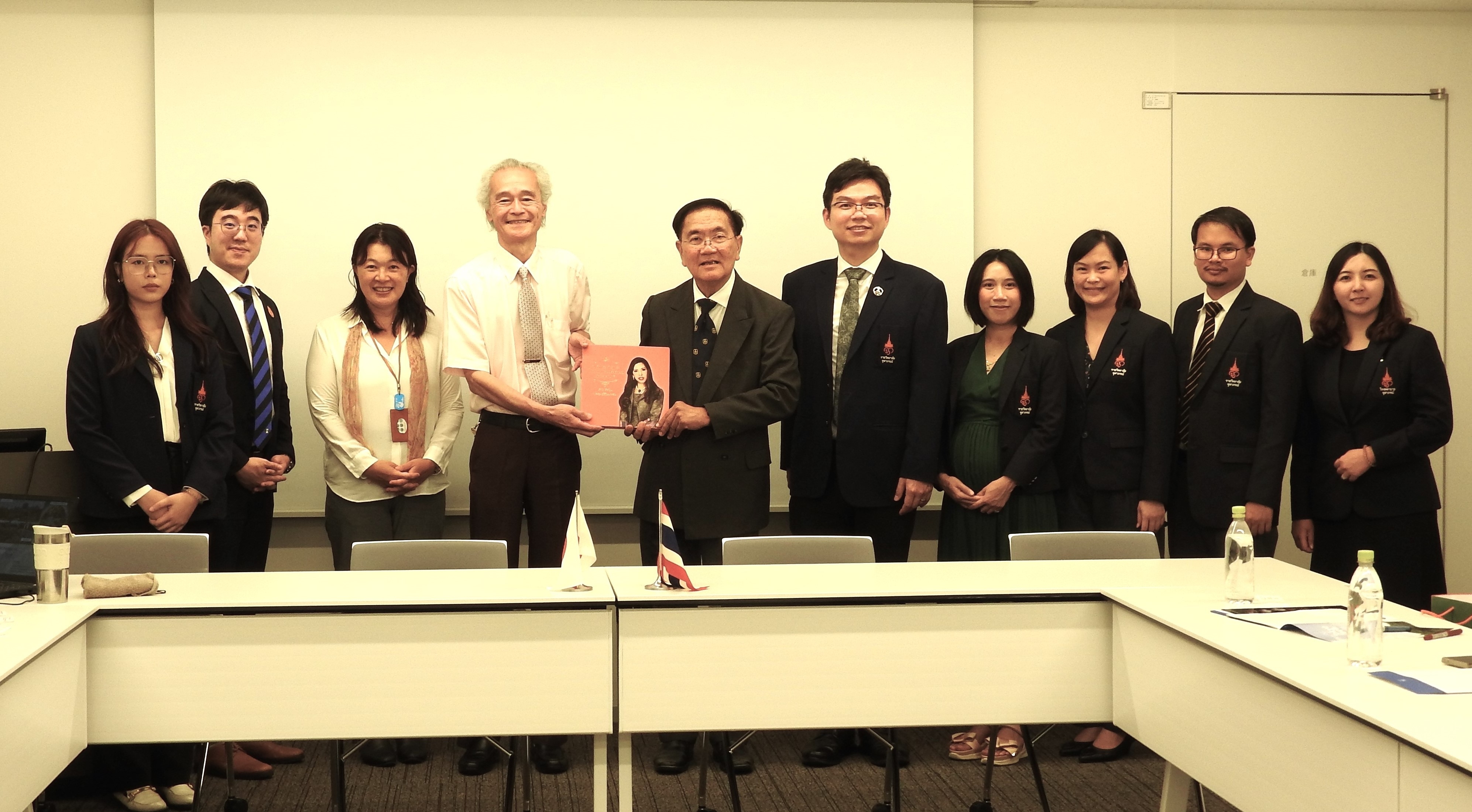 Delegation from Princess Srisavangavadhana College of Medicine Chulabhorn Royal Academy visits Tokyo Tech