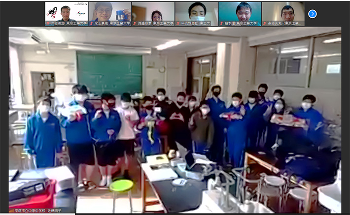 Commemorative photo of middle school students and Aqua Lab members