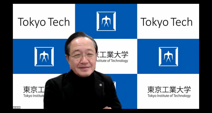 President Masu answering questions from transfer students