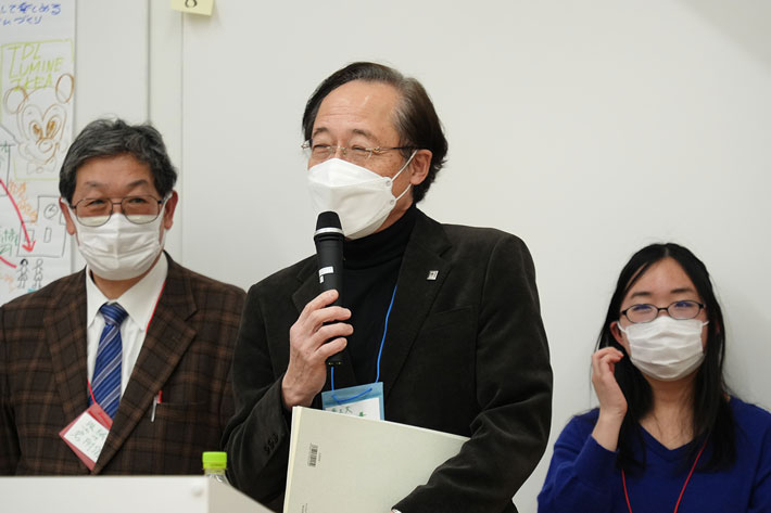 President Masu gives their impressions of the workshop