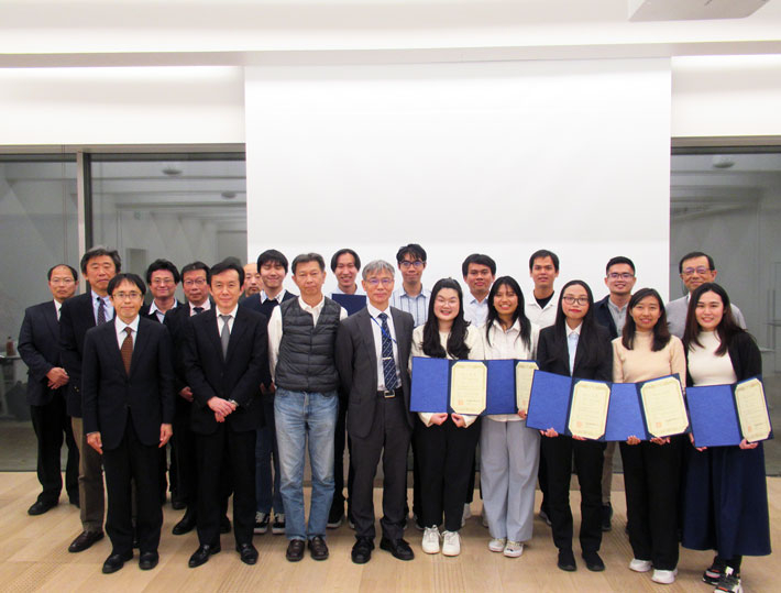 After the final presentations, TAIST students with participants