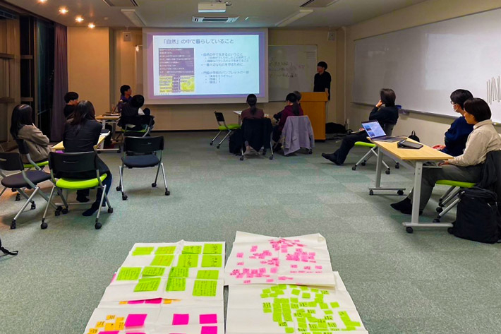 Formulating and sharing questions at post-tour session