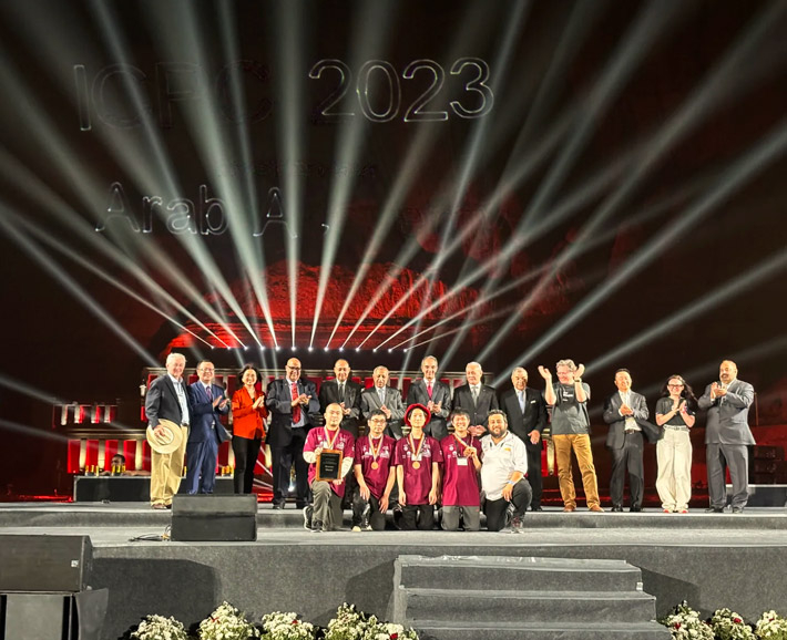 Team tonosama at awards ceremony