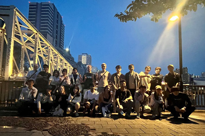 All participants reuniting near Tennoz Fureai Bridge