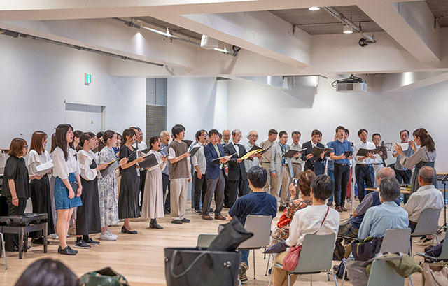 Joint song by TMDU Chorus Club and Tokyo Tech’s Schwalben Chor Alumni Group