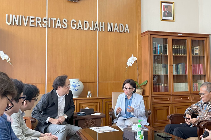 Masu (center left) at Gadjah Mada University with Rector Emilia (center right) and others