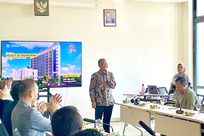 Prof. Mulyono, inaugural president of Kuramae-Indonesia, giving speech