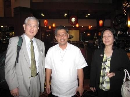 フィリピン東京工業大学同窓会(ATTARS)年次総会開催支援、フィリピン教育大臣(前デラサール大学総長)アーミン氏(Br. Armin Luistro)と大即信明拠点長が懇談