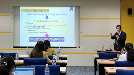 第一セッションにおける講演の様子