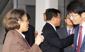 EEI棟にて伊原准教授と