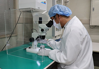 顕微鏡による粒子の観察