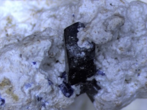 図1 天然の逸見石結晶