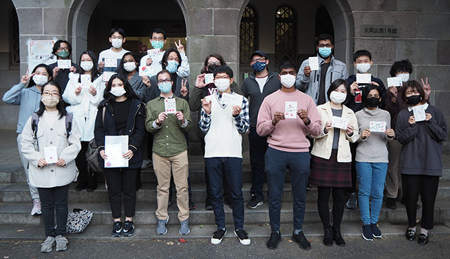 第1部の集合写真は屋外で撮影