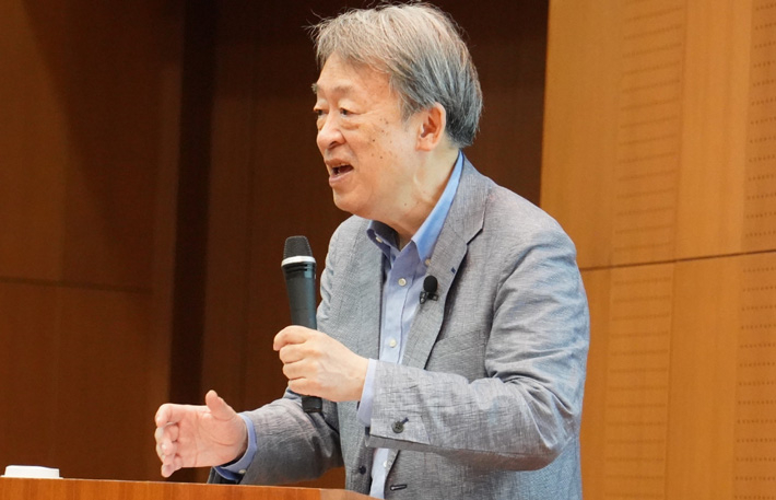 約1時間半、ノンストップで質問に回答する池上特命教授