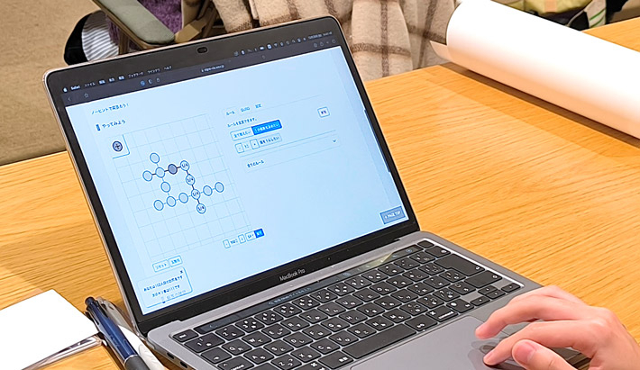 シミュレータを使用してパズル問題に挑戦する参加者