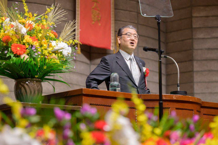 祝辞を述べる井戸清人蔵前工業会理事長