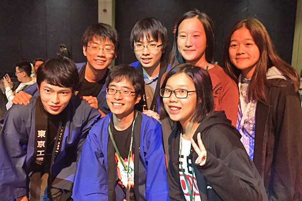 代表者の藤澤和来さん(生命理工学部 生命工学科 生体分子コース 3年(左端))