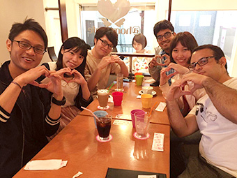 各グループに分かれて秋葉原の名所を散策