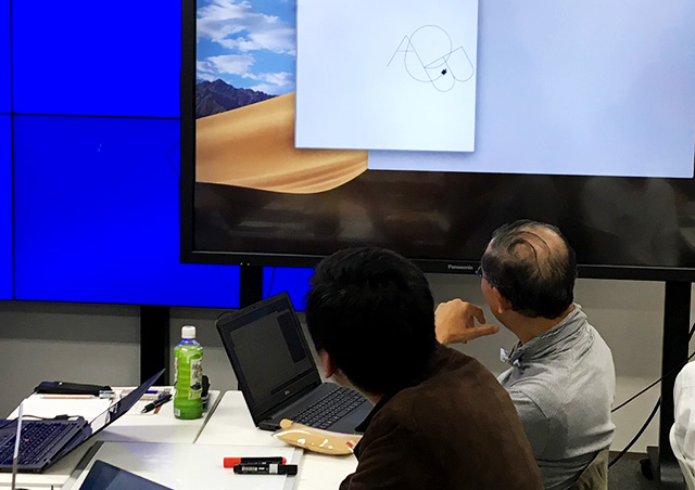 グループワークの成果(入力した文字をタートルが描く様子)