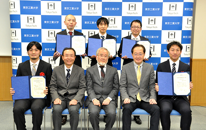 支援採択者との記念撮影(1月25日)