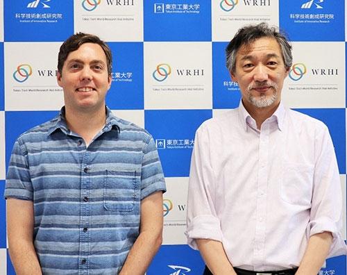 スタセビッチ特任准教授(左)と木村教授(右)