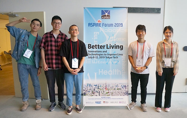 東工大からの参加学生（左からドンさん、リー・ユアンホさん、ルビスさん、大川さん、リー・ツイさん）