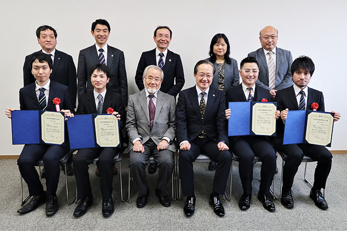 支援採択者との記念撮影(1月25日)