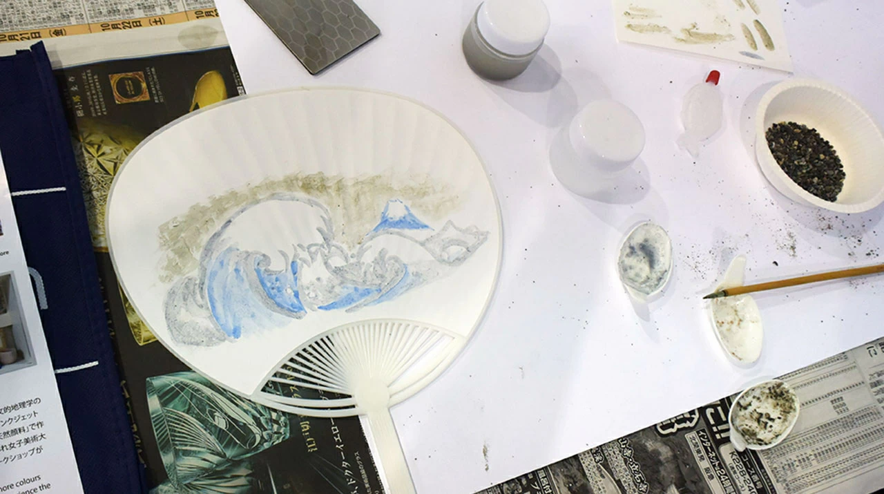 東京工業大学博物館「岩石から天然顔料絵の具<岩絵の具>をつくろう」を開催