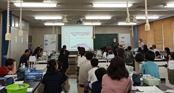 科学教室「植物の構造と色」を開催