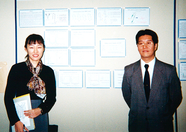 修士課程で初めての学会発表。三原先生と。