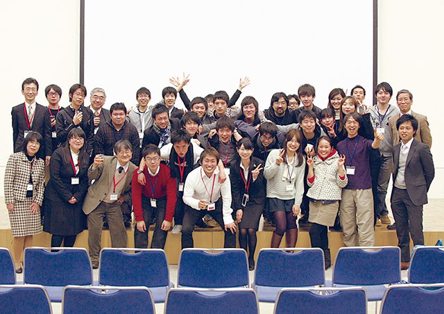 東工大ボランティアグループのメンバーと(1列目中央が川口さん)