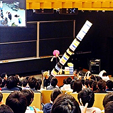 第6類「ドクターナダレンジャー —災害のメカニズム—」の授業風景(2016年撮影)