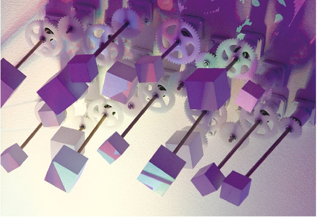 『proportion』ではロボットアーム+レーザーピコプロジェクターで動く模型に映像を投影。やくしまるえつこメトロオーケストラ『少年よ我に帰れ』のMVのためのインスタレーション。photo by Muryo Homma