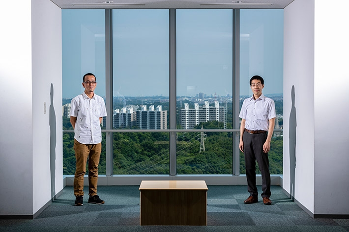 (左)石橋氏、(右)長谷川准教授