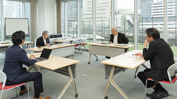 「新たな飛躍と革新の拠点の創造」鼎談の様子