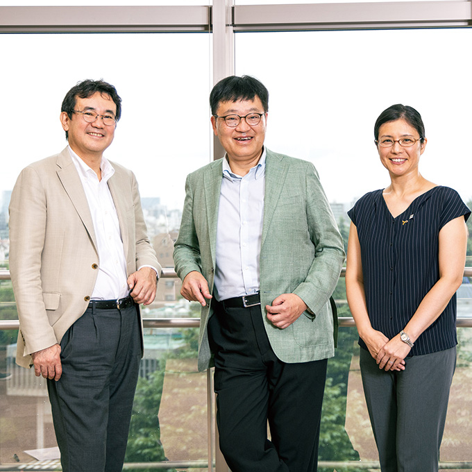 （左から）（左から）梅室博行 工学院 教授、上田紀行 副学長／リベラルアーツ研究教育院 教授、黒田公美 生命理工学院 教授